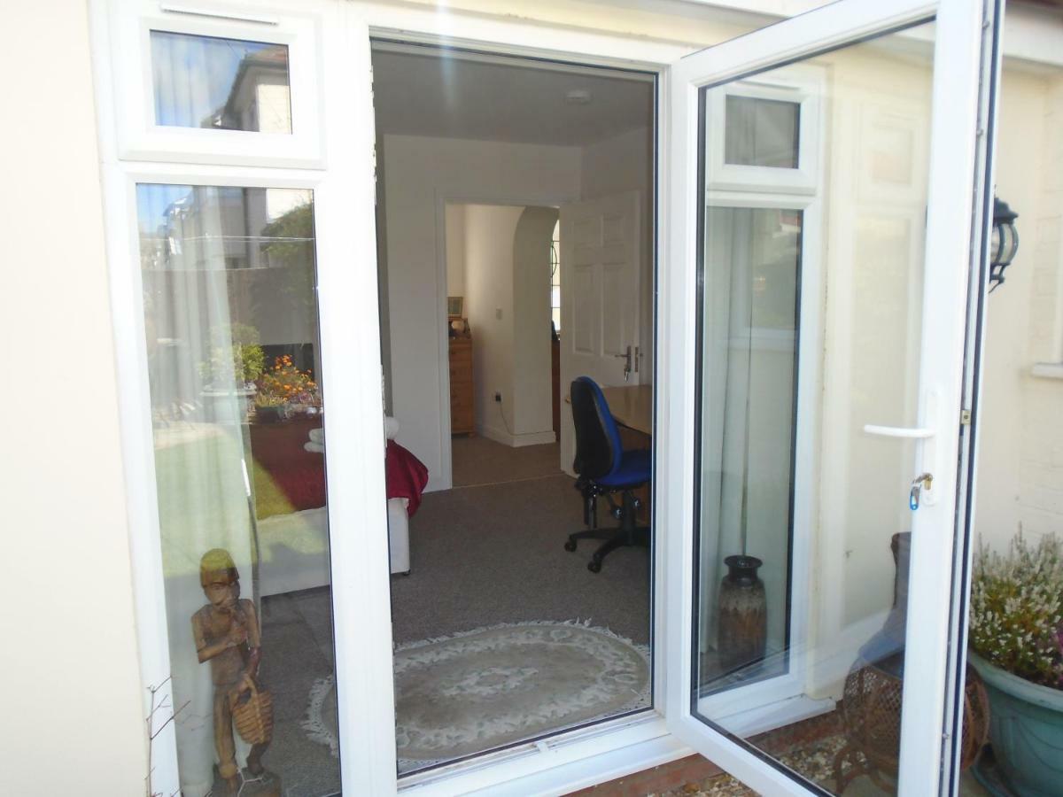 Tea In Liverpool - Private - Quiet - Ground Floor - En-Suite - Walk-In-Shower 외부 사진