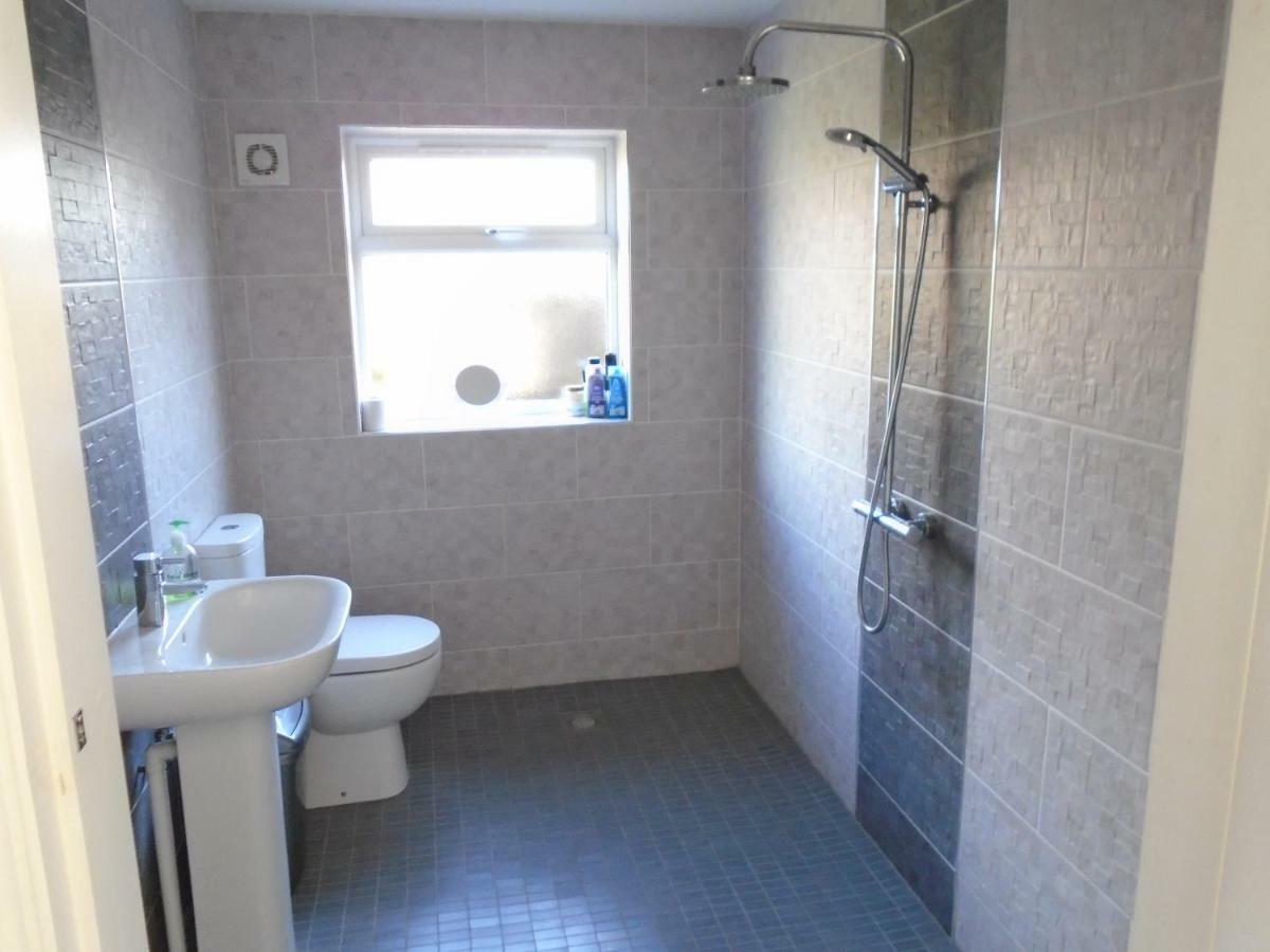 Tea In Liverpool - Private - Quiet - Ground Floor - En-Suite - Walk-In-Shower 외부 사진