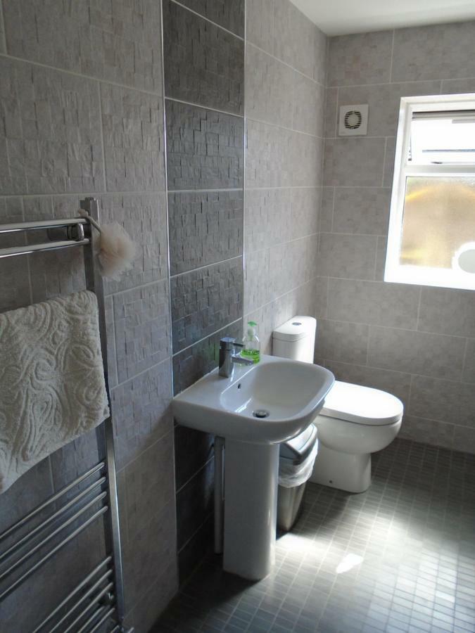 Tea In Liverpool - Private - Quiet - Ground Floor - En-Suite - Walk-In-Shower 외부 사진