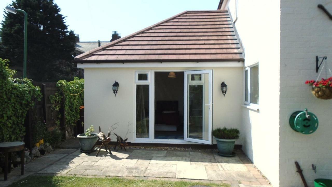 Tea In Liverpool - Private - Quiet - Ground Floor - En-Suite - Walk-In-Shower 외부 사진