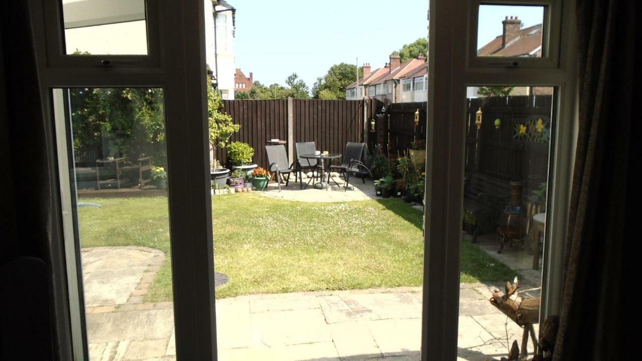 Tea In Liverpool - Private - Quiet - Ground Floor - En-Suite - Walk-In-Shower 외부 사진