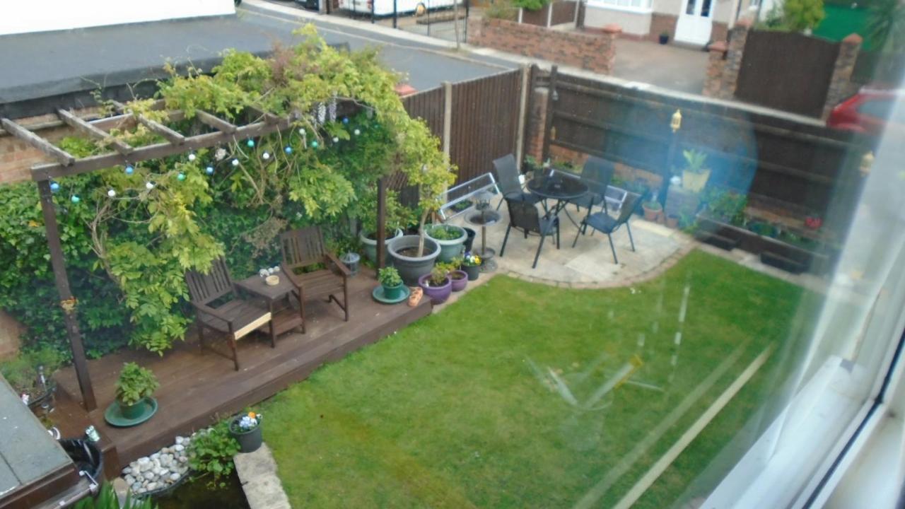Tea In Liverpool - Private - Quiet - Ground Floor - En-Suite - Walk-In-Shower 외부 사진