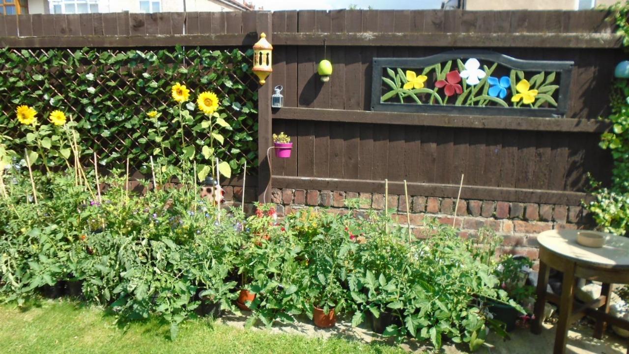 Tea In Liverpool - Private - Quiet - Ground Floor - En-Suite - Walk-In-Shower 외부 사진